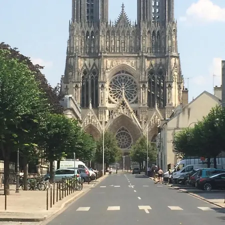 Apartamento Le Grand Est Scandinave, Centre Ville, Proche Cathedrale *